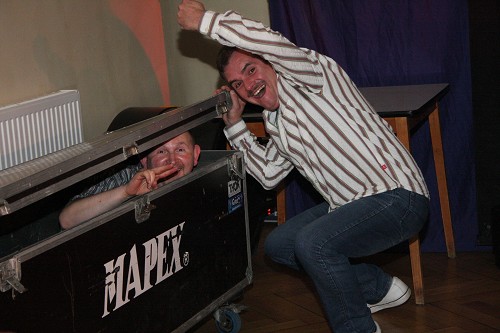 Wo hebt man seinen Drummer bis zum nchsten Gig auf?